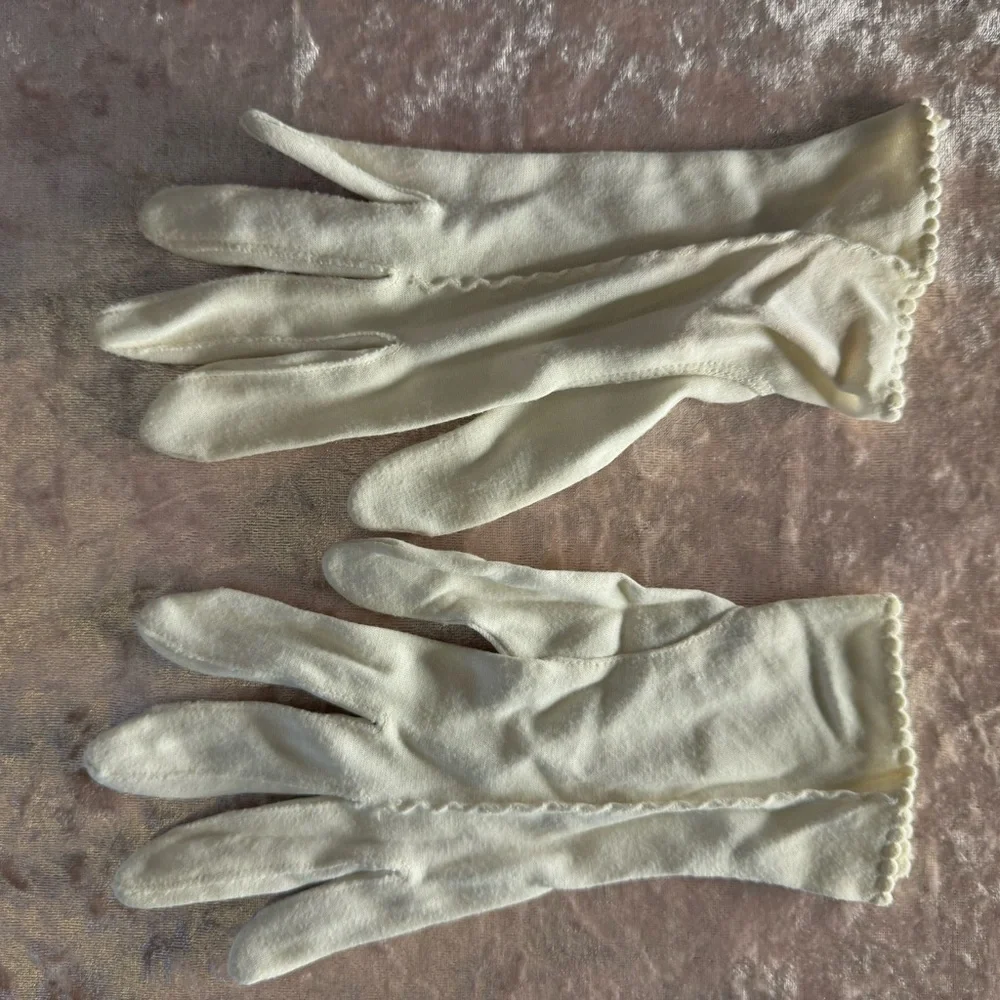 Vintage lady, gay cotton gloves. #7